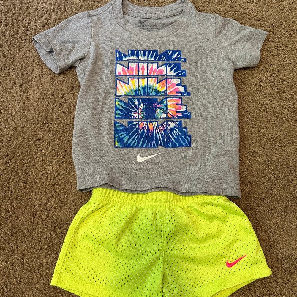 Nike Girls Outfit - Size 2T